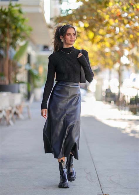 outfits with black leather skirt